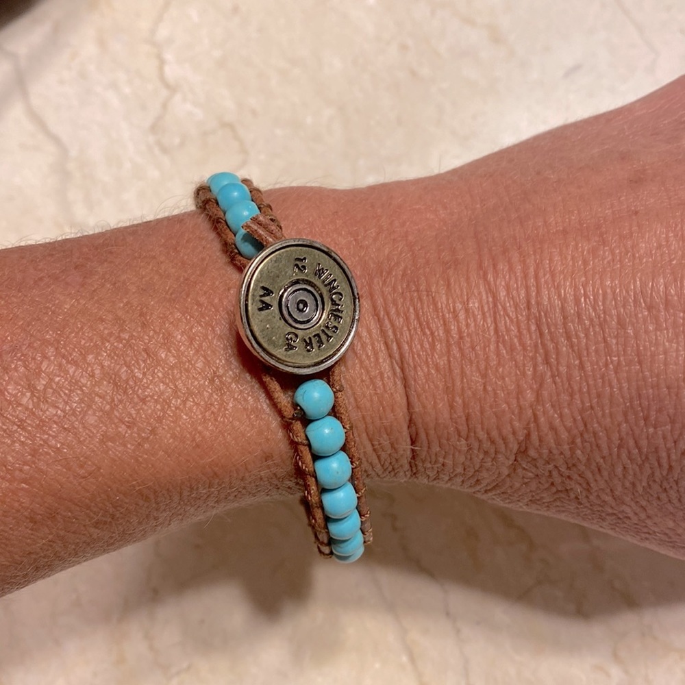 Turquoise beaded bracelet with Winchester shell clasp
